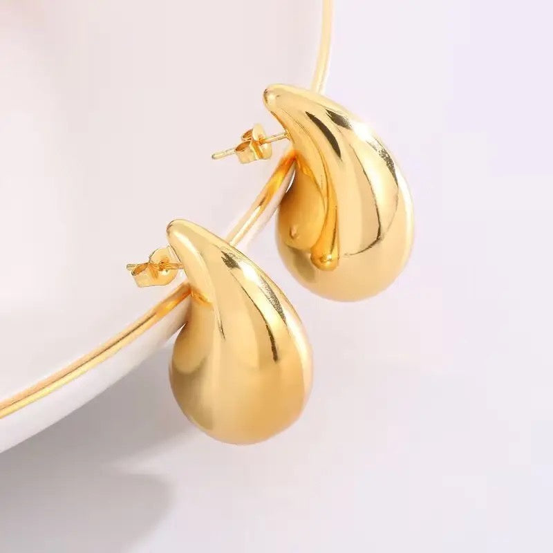 18k Teardrop Earrings